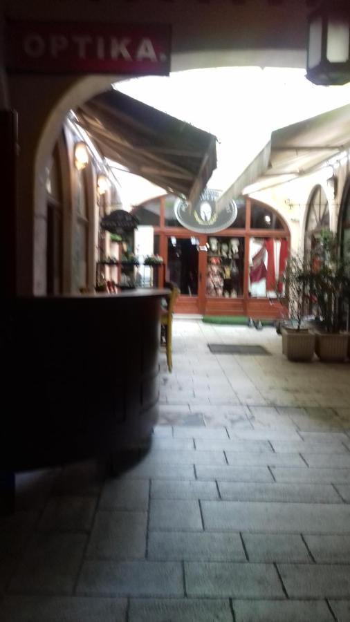 Inchy Accommodation - In The Center Of Diocletian'S Palace Сплит Екстериор снимка