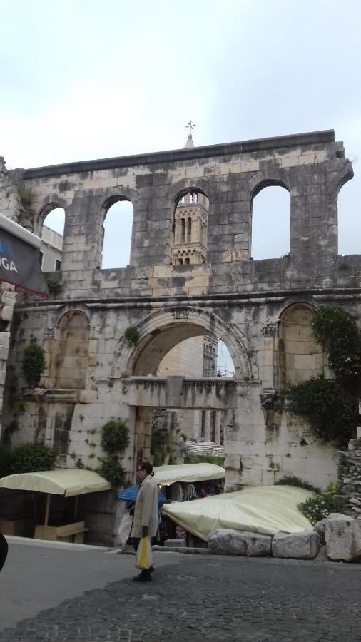 Inchy Accommodation - In The Center Of Diocletian'S Palace Сплит Екстериор снимка