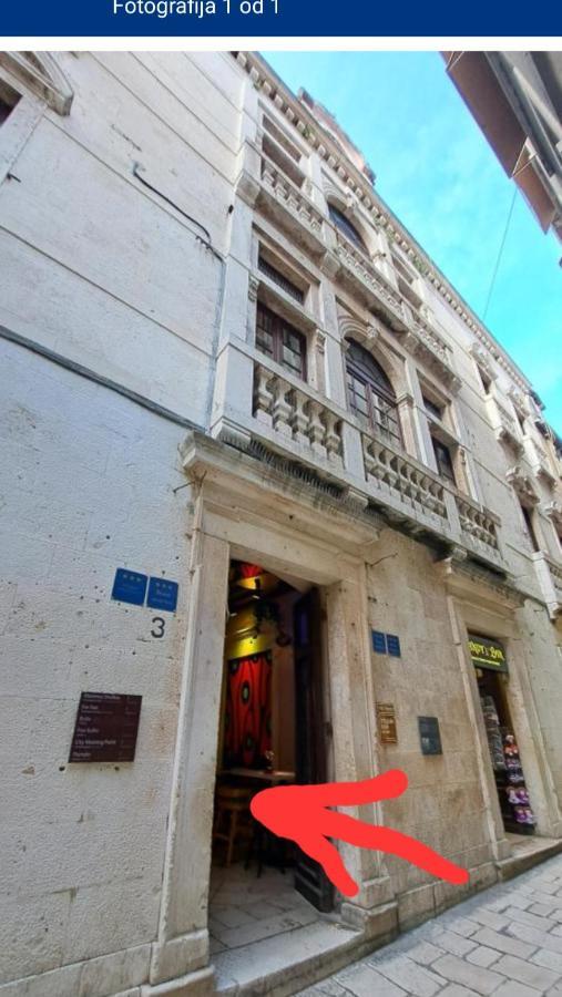 Inchy Accommodation - In The Center Of Diocletian'S Palace Сплит Екстериор снимка