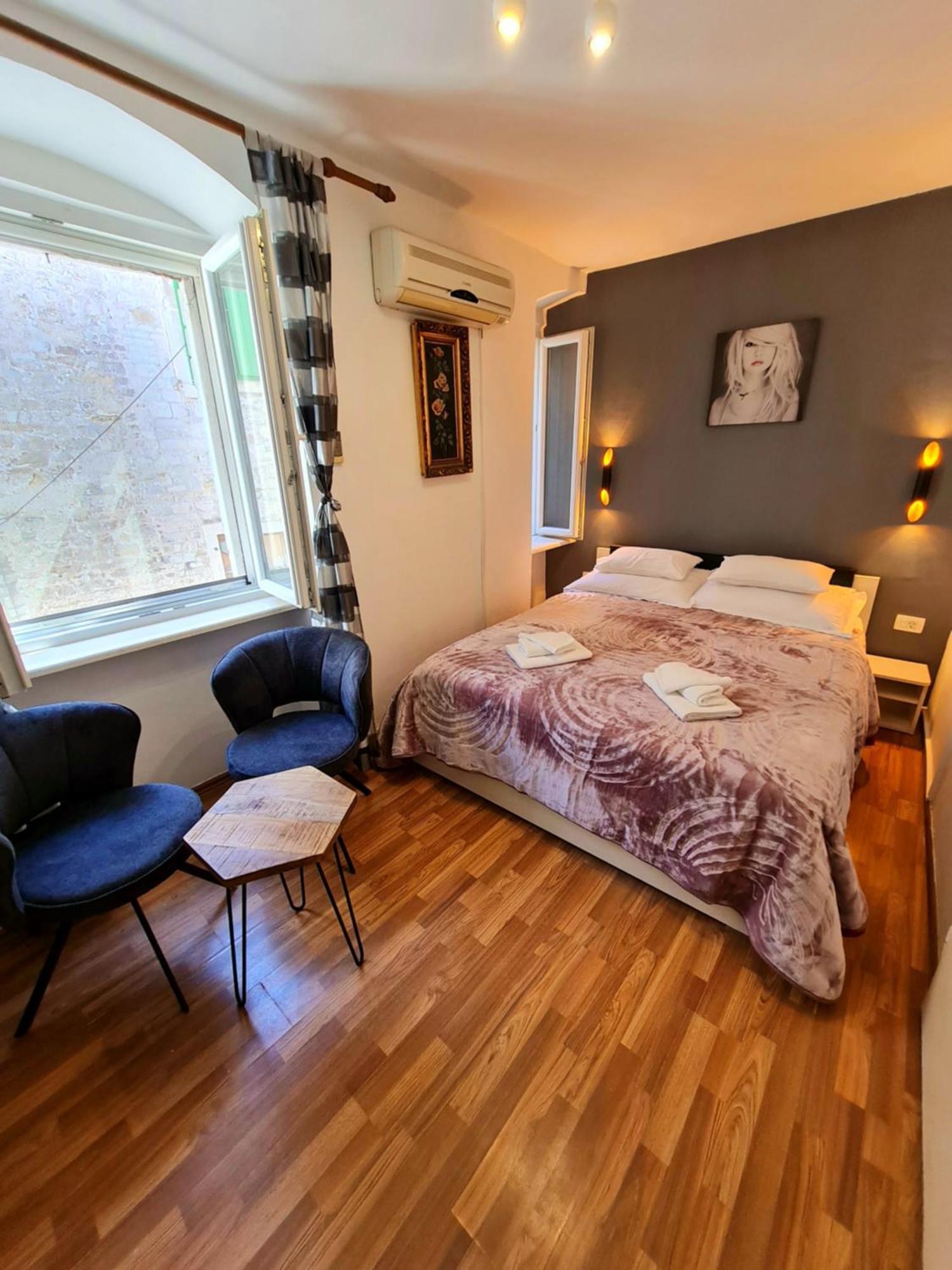Inchy Accommodation - In The Center Of Diocletian'S Palace Сплит Екстериор снимка