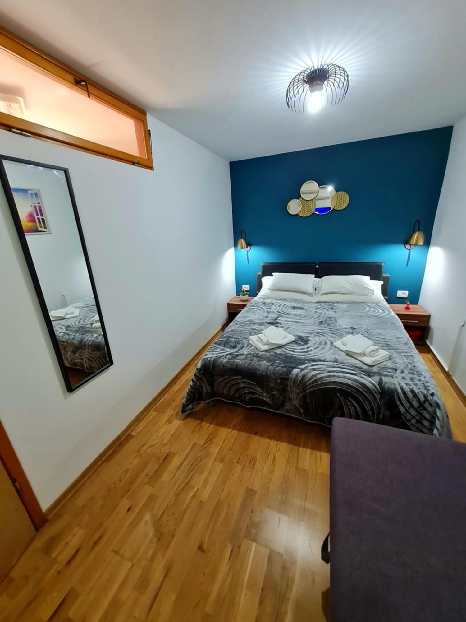 Inchy Accommodation - In The Center Of Diocletian'S Palace Сплит Екстериор снимка