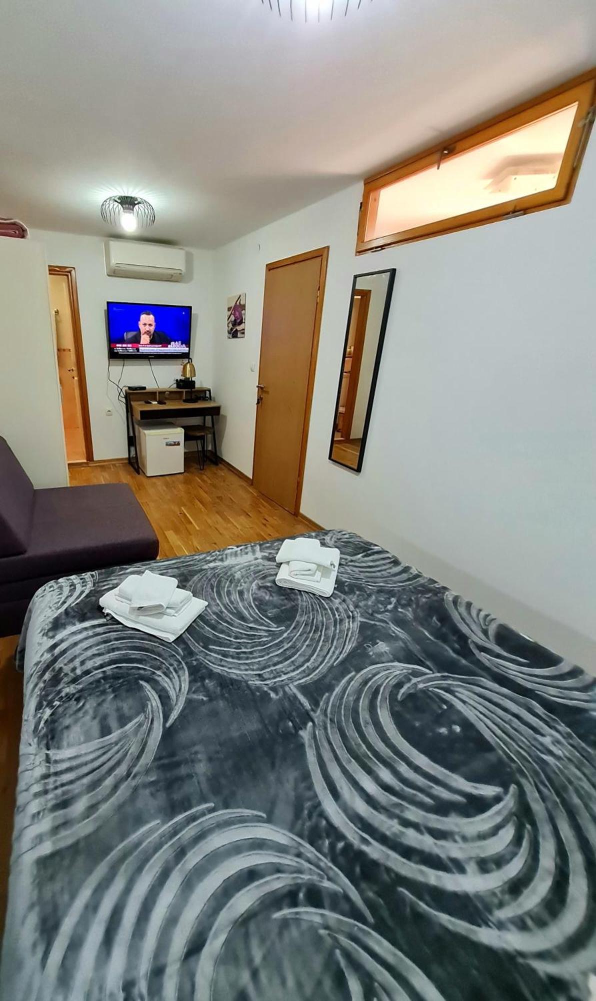 Inchy Accommodation - In The Center Of Diocletian'S Palace Сплит Екстериор снимка