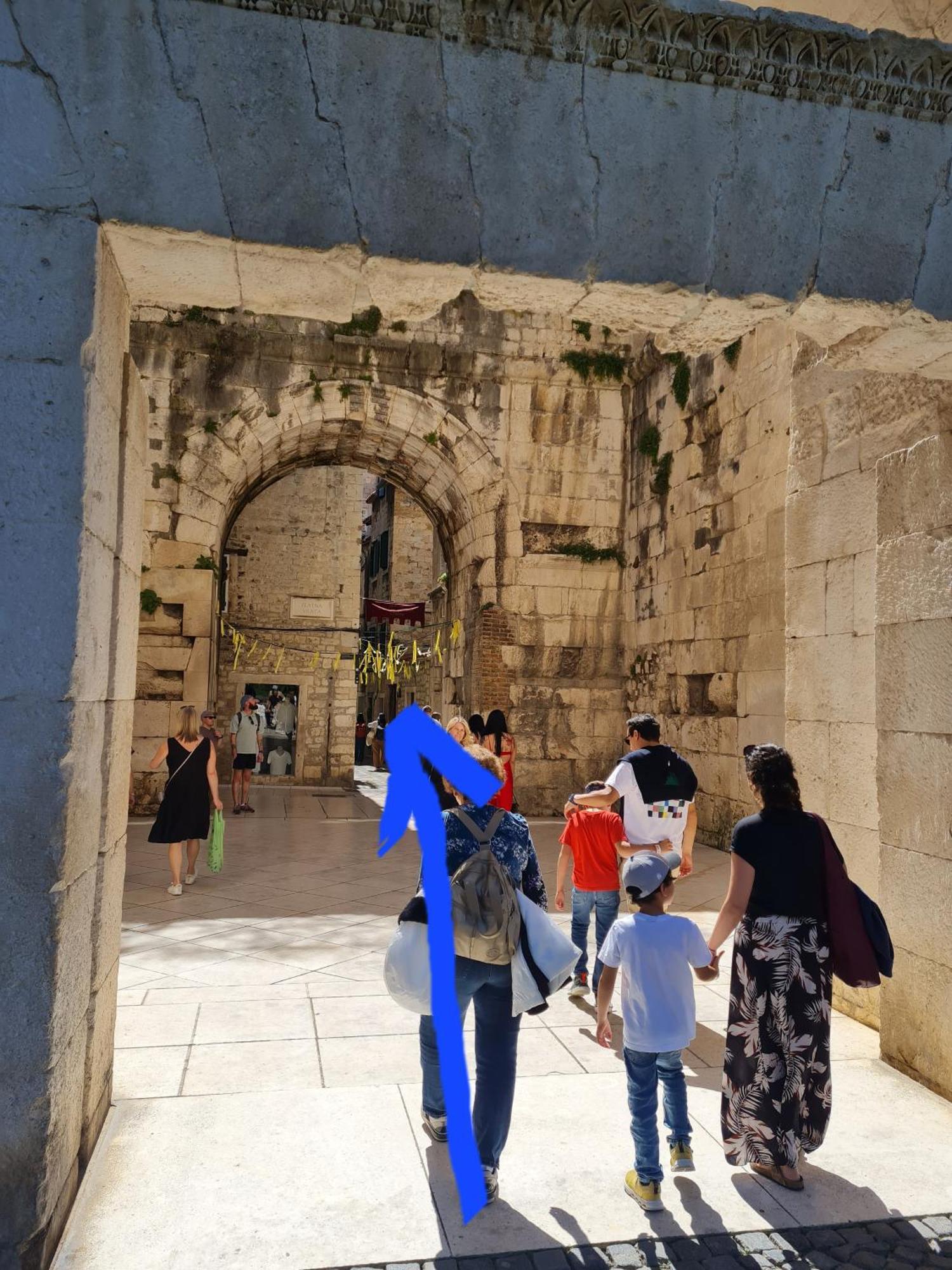Inchy Accommodation - In The Center Of Diocletian'S Palace Сплит Екстериор снимка