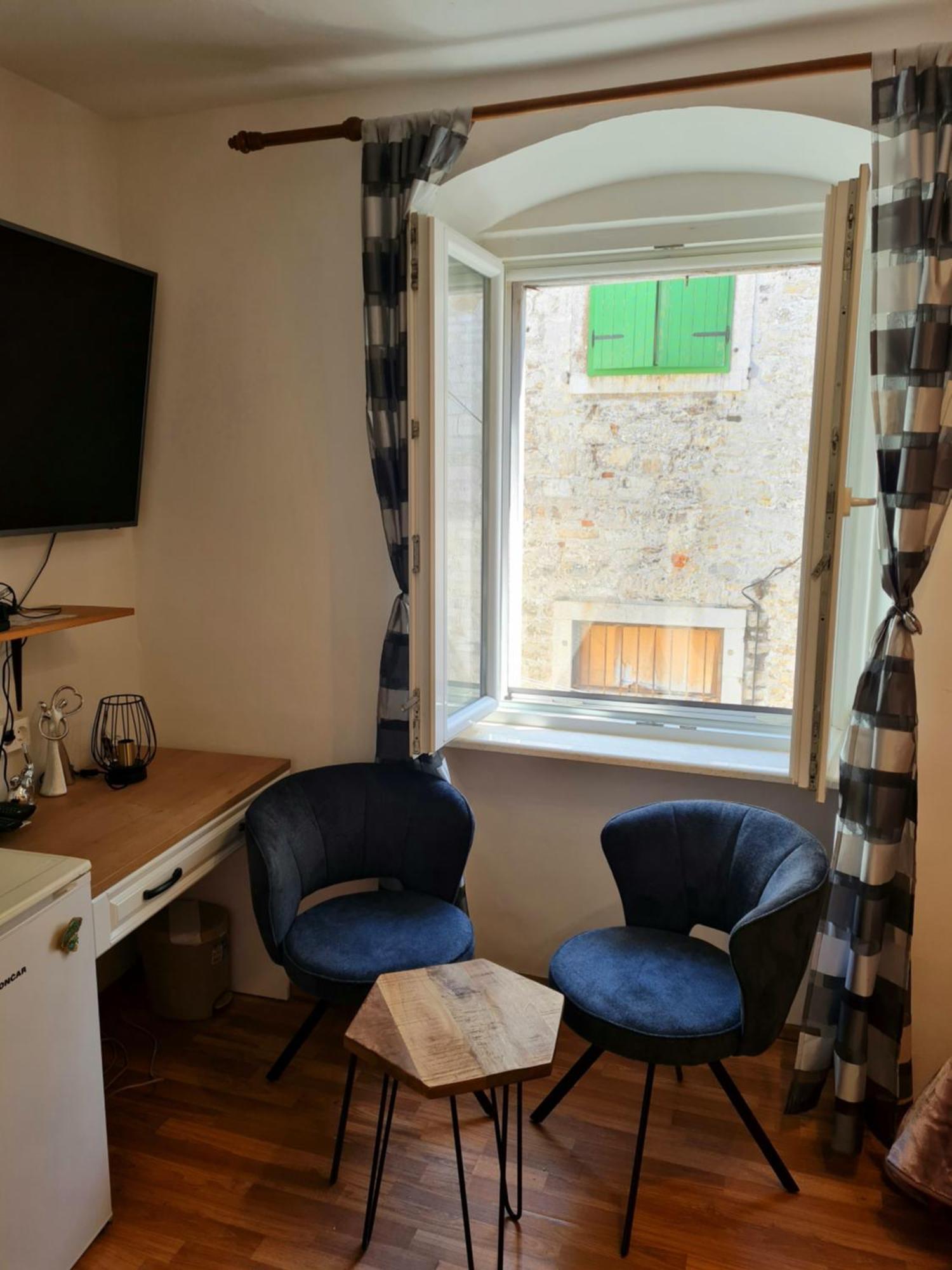 Inchy Accommodation - In The Center Of Diocletian'S Palace Сплит Екстериор снимка