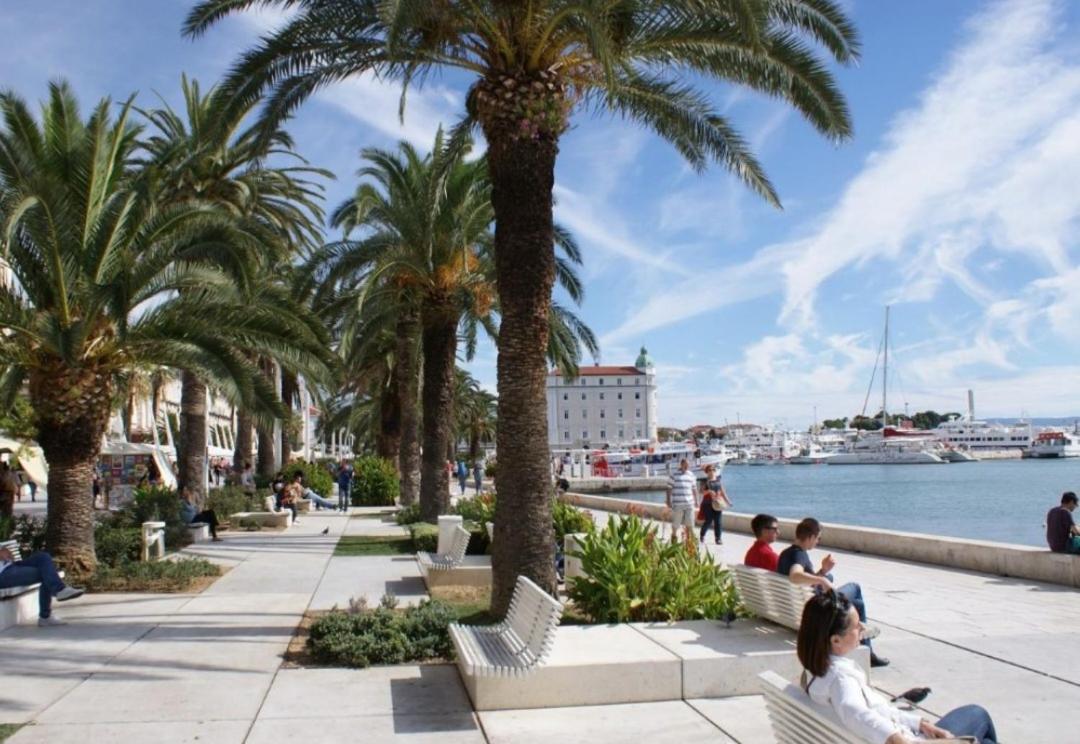 Inchy Accommodation - In The Center Of Diocletian'S Palace Сплит Екстериор снимка