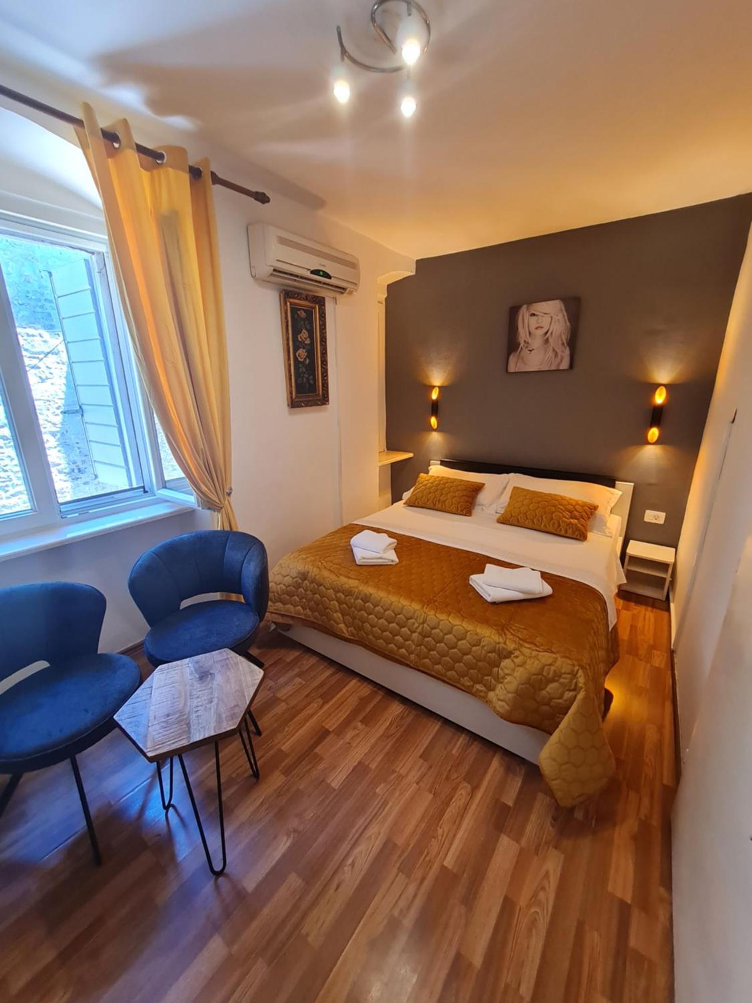 Inchy Accommodation - In The Center Of Diocletian'S Palace Сплит Екстериор снимка