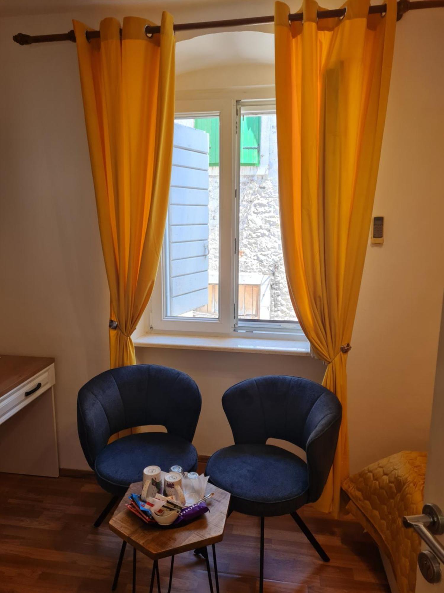 Inchy Accommodation - In The Center Of Diocletian'S Palace Сплит Екстериор снимка