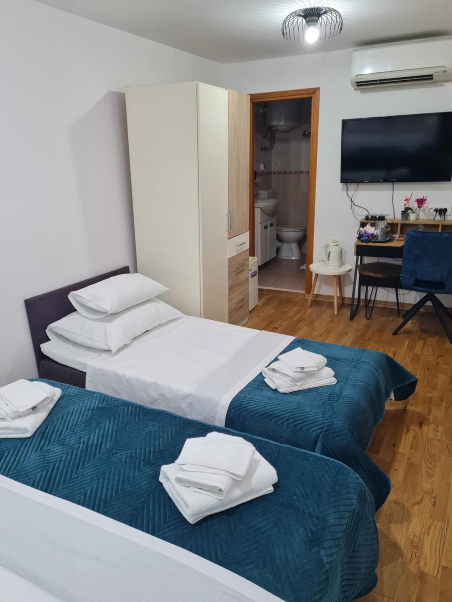 Inchy Accommodation - In The Center Of Diocletian'S Palace Сплит Екстериор снимка