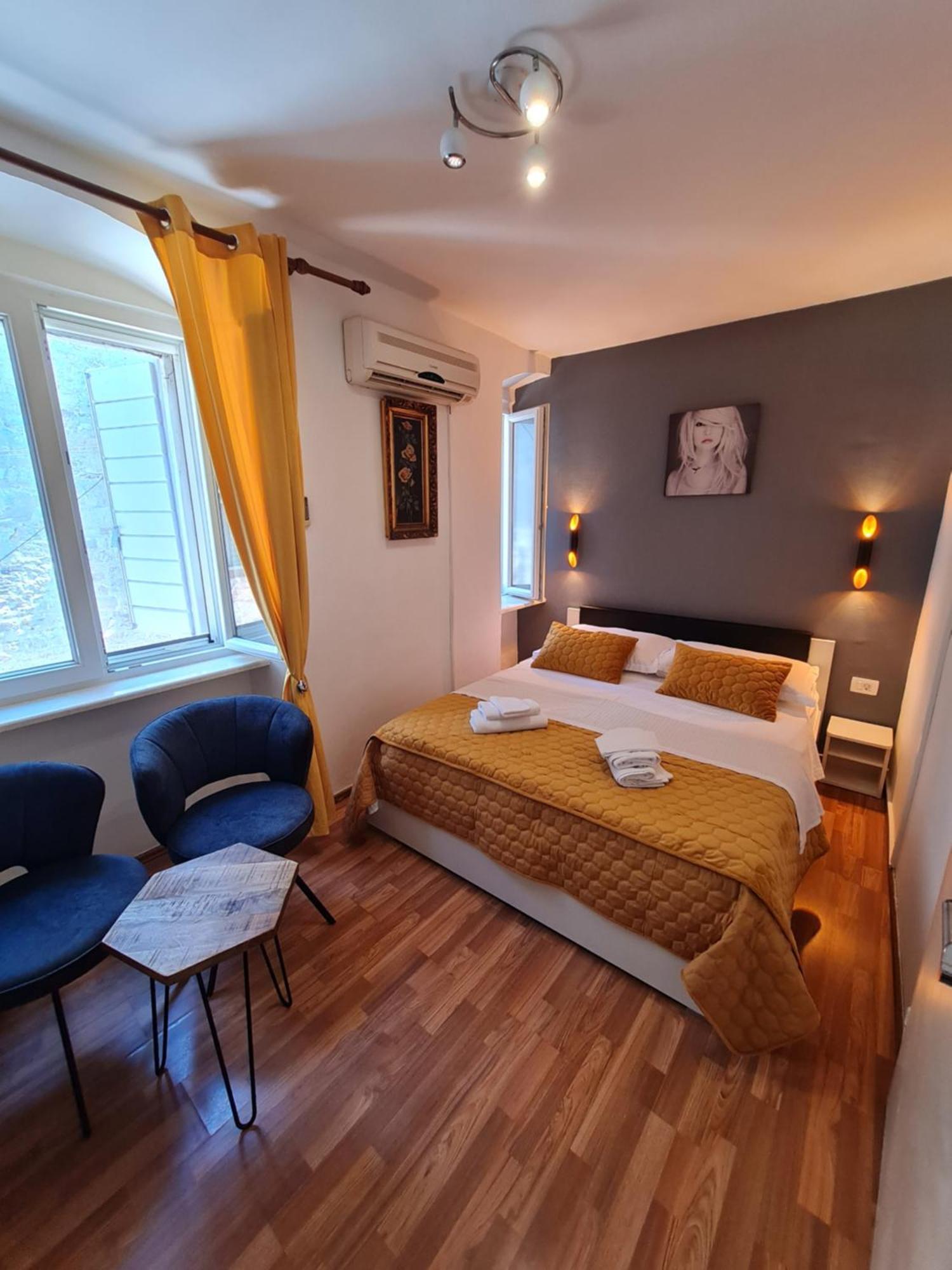 Inchy Accommodation - In The Center Of Diocletian'S Palace Сплит Екстериор снимка