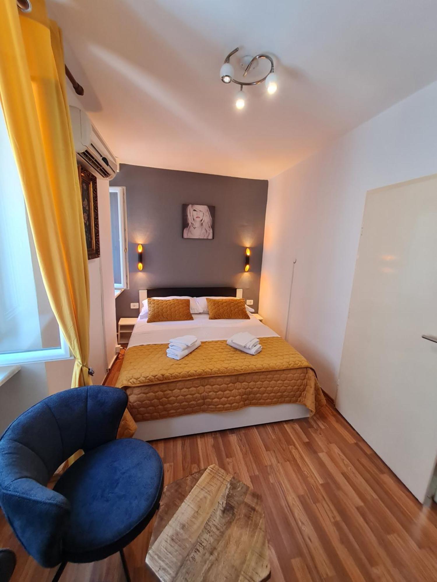 Inchy Accommodation - In The Center Of Diocletian'S Palace Сплит Екстериор снимка