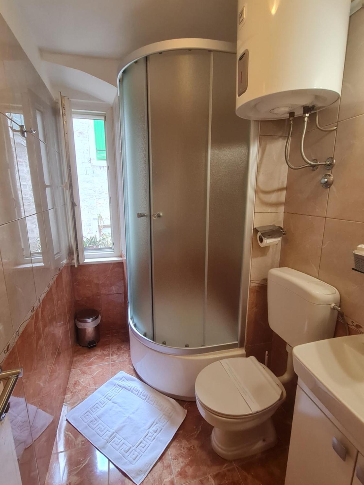 Inchy Accommodation - In The Center Of Diocletian'S Palace Сплит Екстериор снимка
