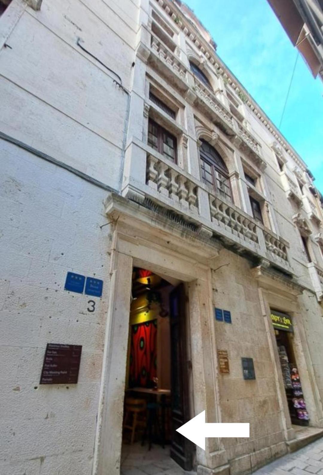 Inchy Accommodation - In The Center Of Diocletian'S Palace Сплит Екстериор снимка